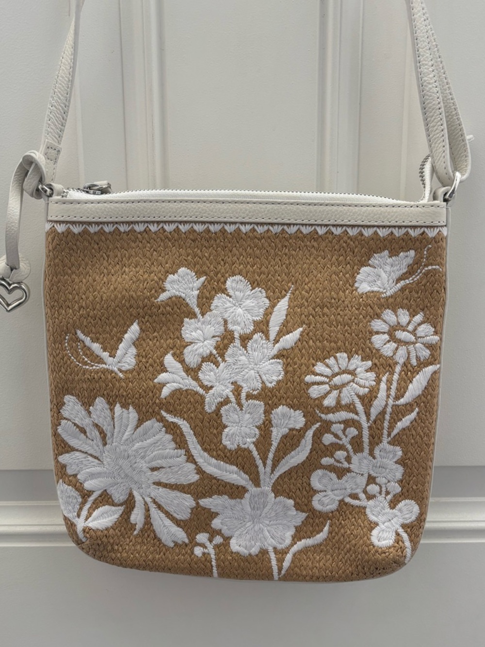 NWOT Brighton Carter Straw Messenger Bag - Picture 7 of 11